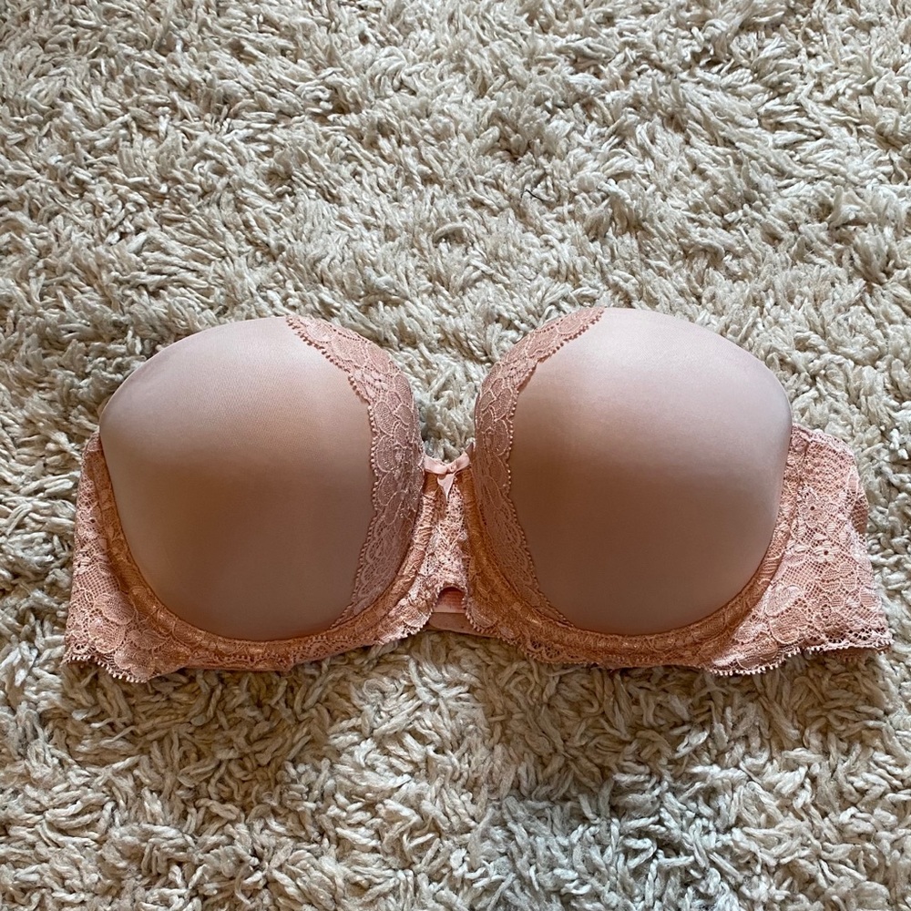 Victoria’s Secret strapless bra